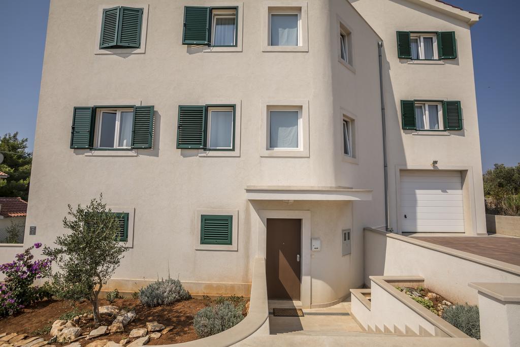 Apartmani Mariela Maslinica Exterior foto