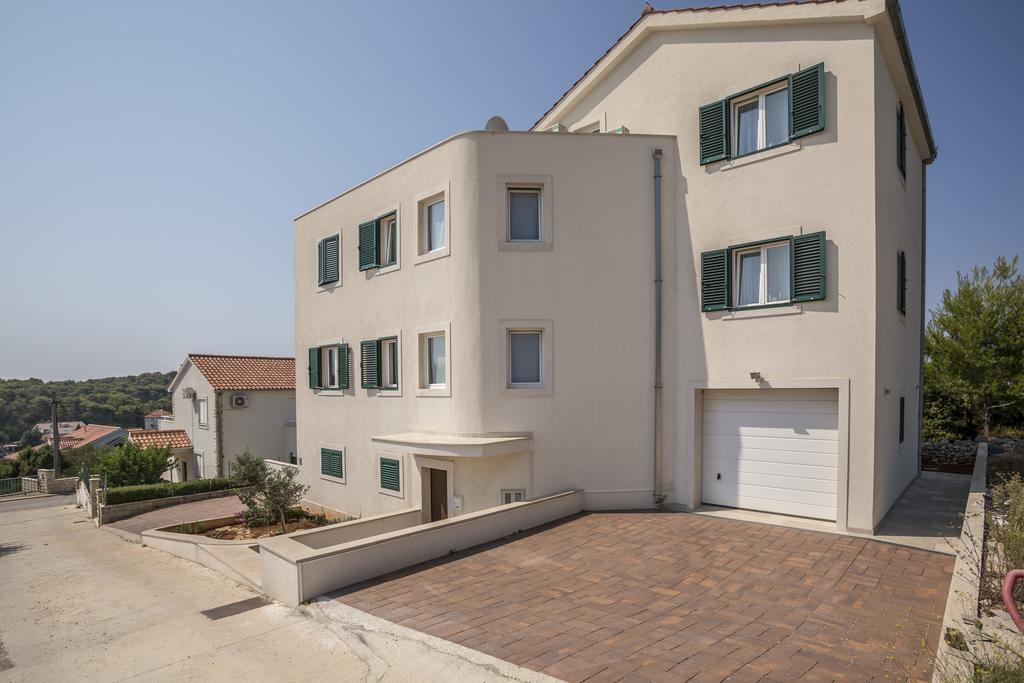 Apartmani Mariela Maslinica Exterior foto